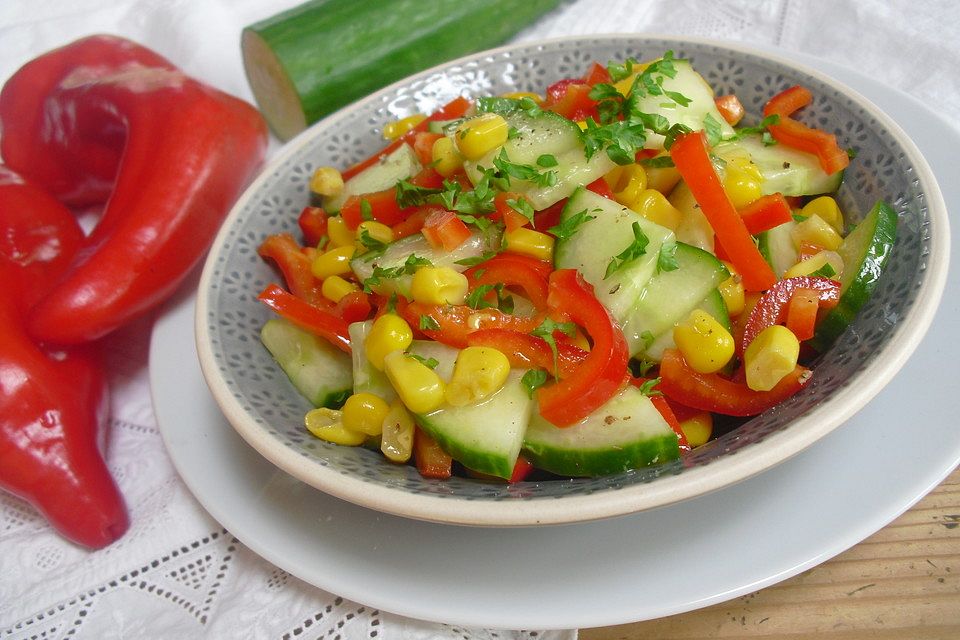 Paprika-Gurken-Mais-Salat