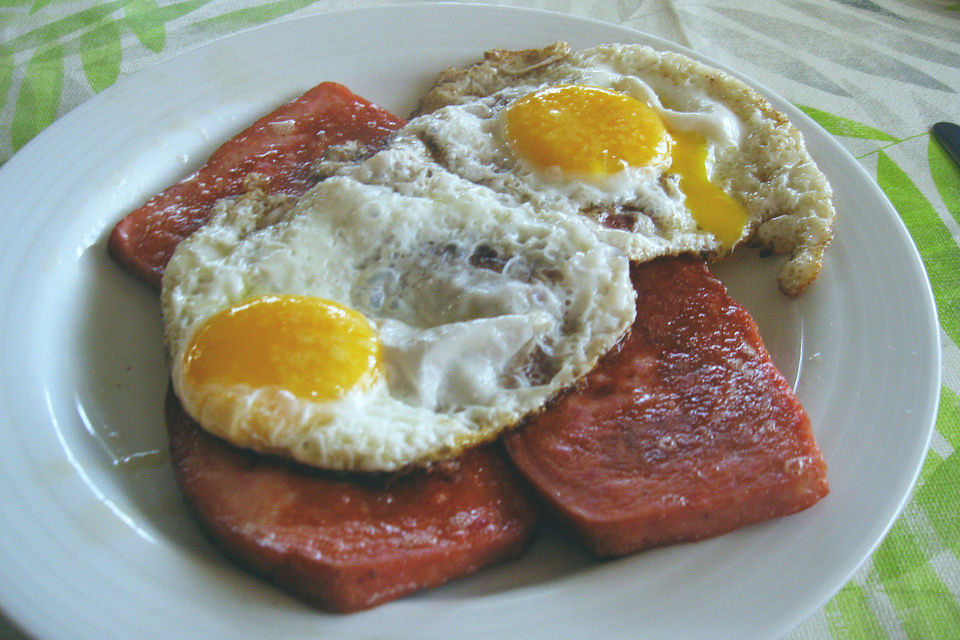 Bayerische Ofenkartoffeln mit Leberkäse und Spiegeleiern