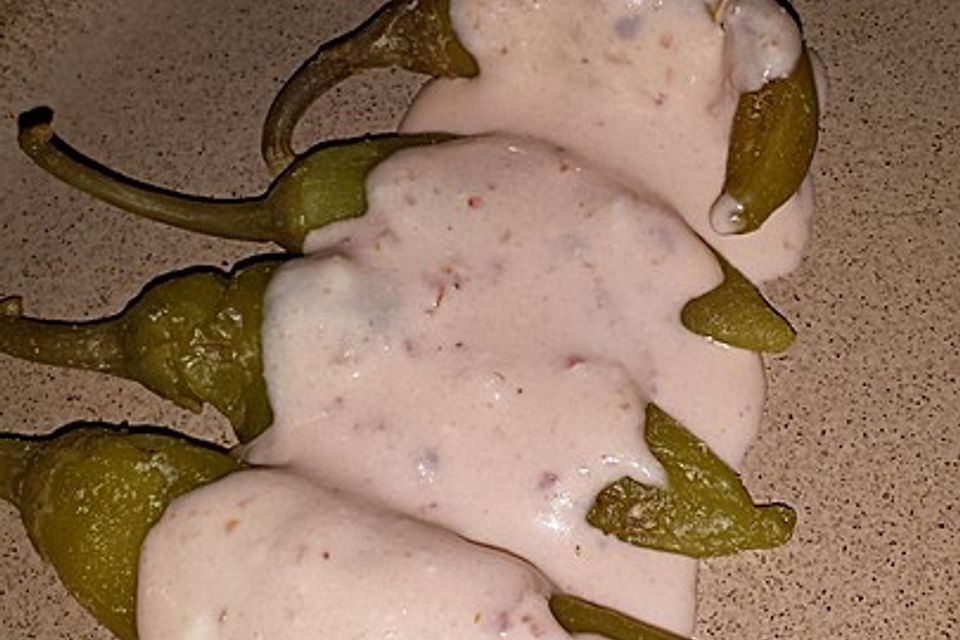 Gegrillte Pfefferonen mit Schafskäsecreme