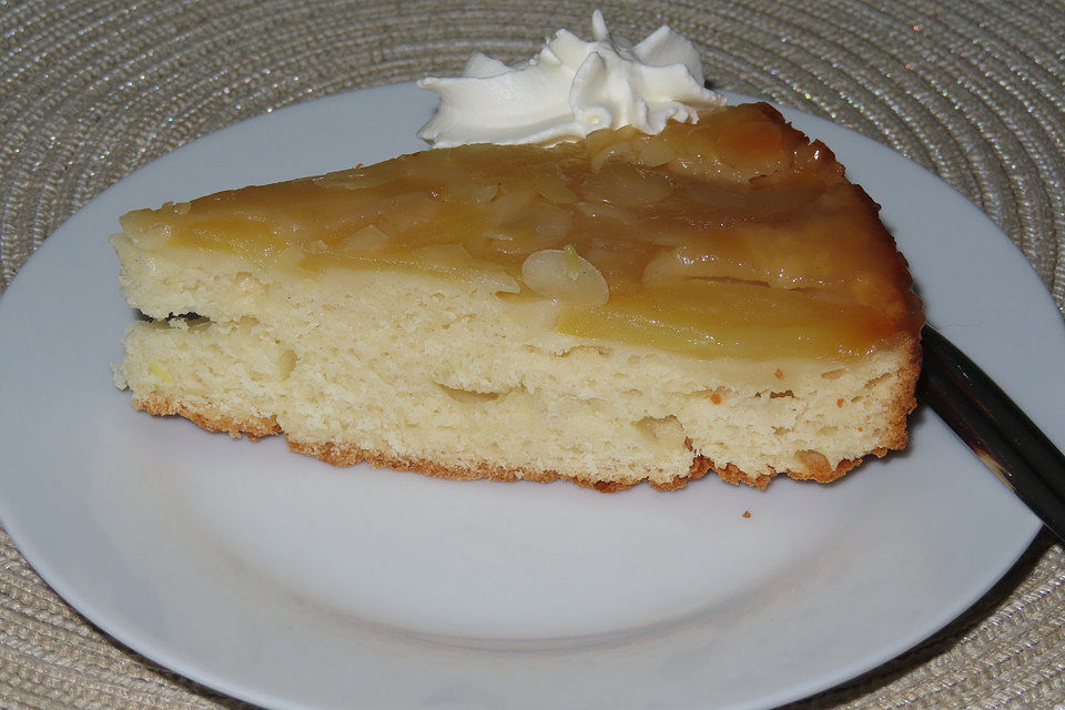 Verkehrter Apfelkuchen mit Hefeteigboden