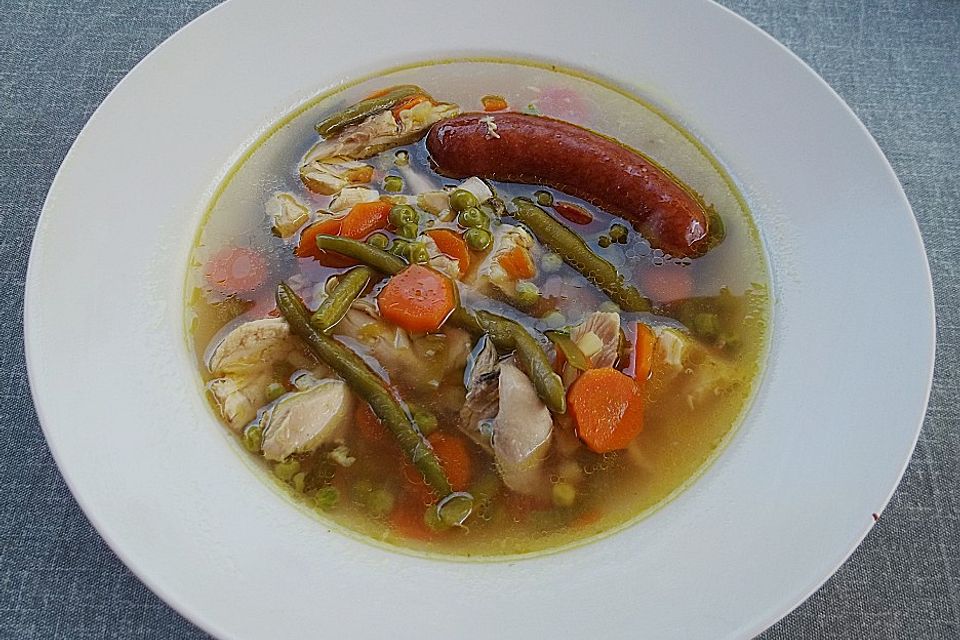 Ländliche Gemüsesuppe