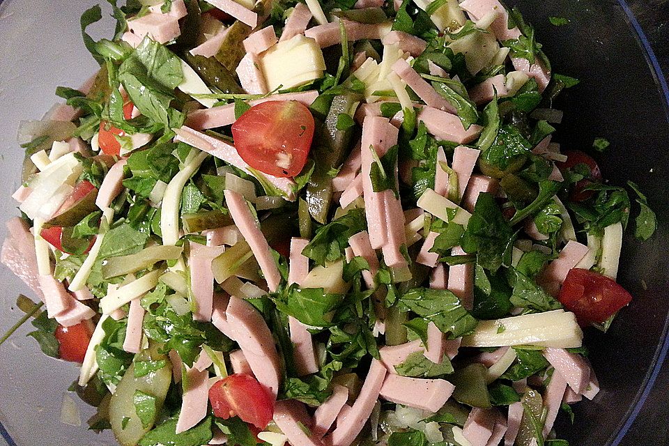 Geflügelwurstsalat mit Rucola