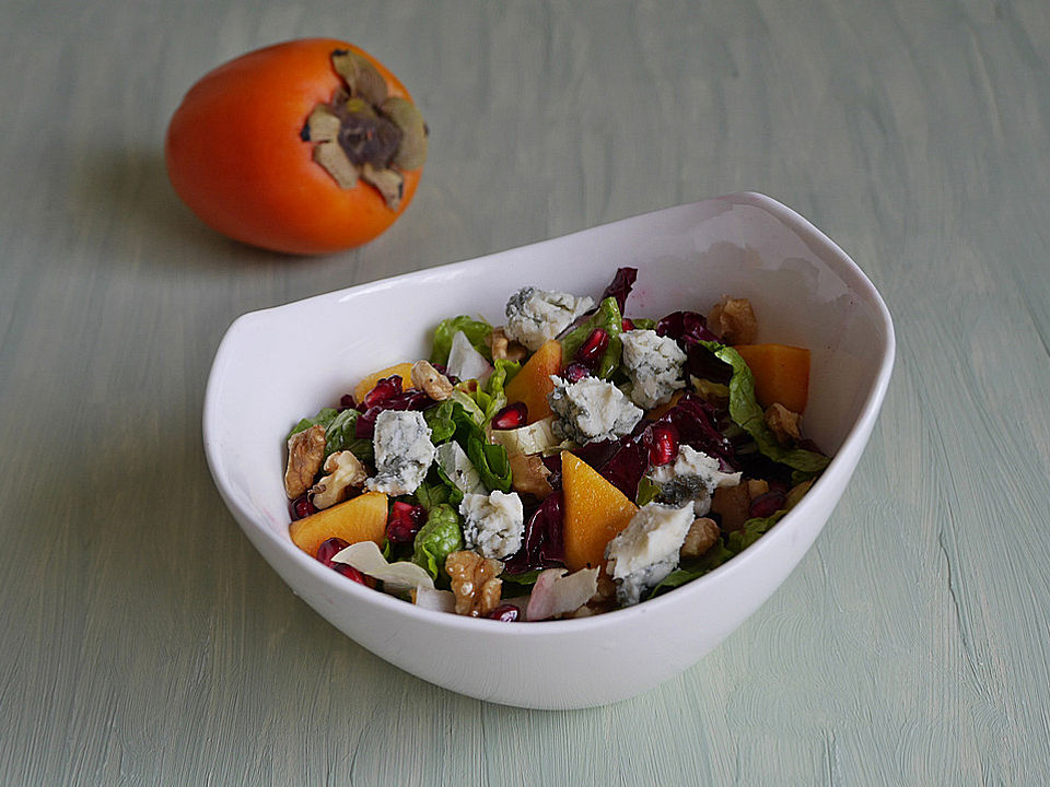 Herbstlicher Salat mit Sharonfrucht und Blauschimmelkäse von ars ...