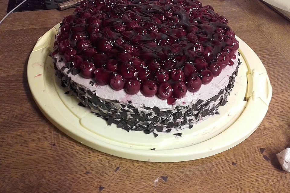 Kirsch-Nuss-Torte