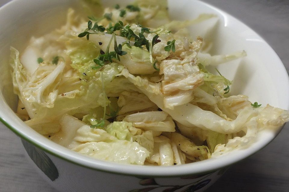 Salat aus Chinakohl mit Sojasauce