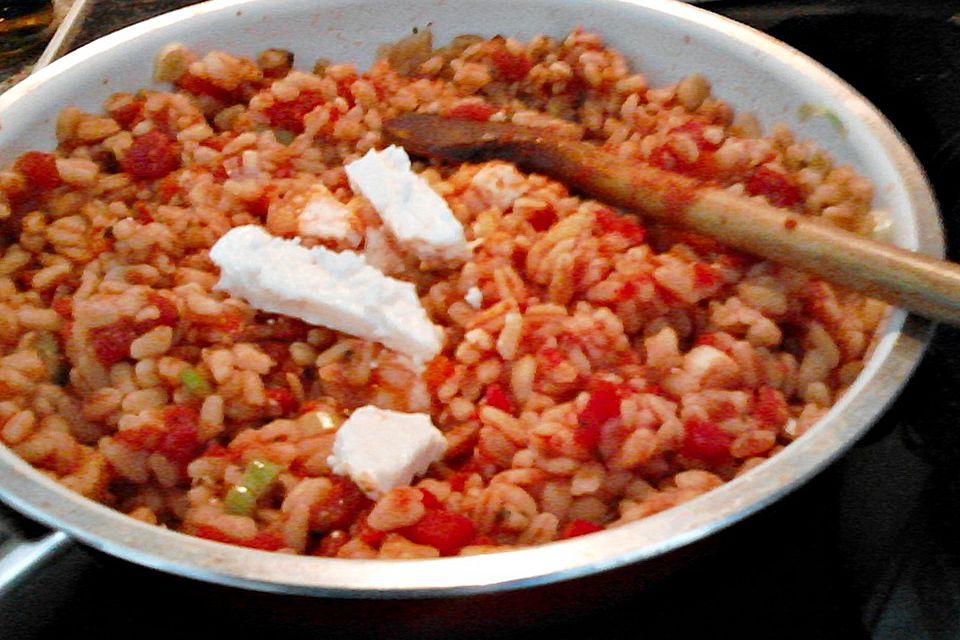 Ebly in Tomaten-Feta-Sauce