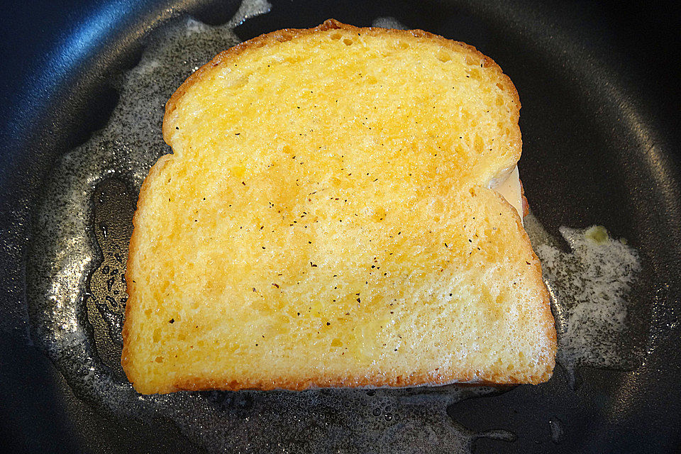 Schinken-Käsetoast aus der Pfanne