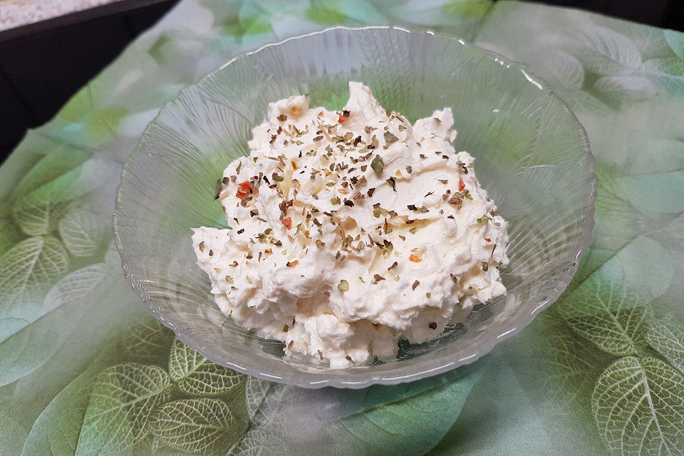 Kräuter-Feta-Frischkäse-Aufstrich