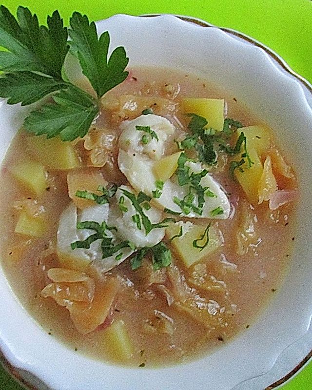 Kabeljau-Suppe mit Kartoffeln und Weißkohl