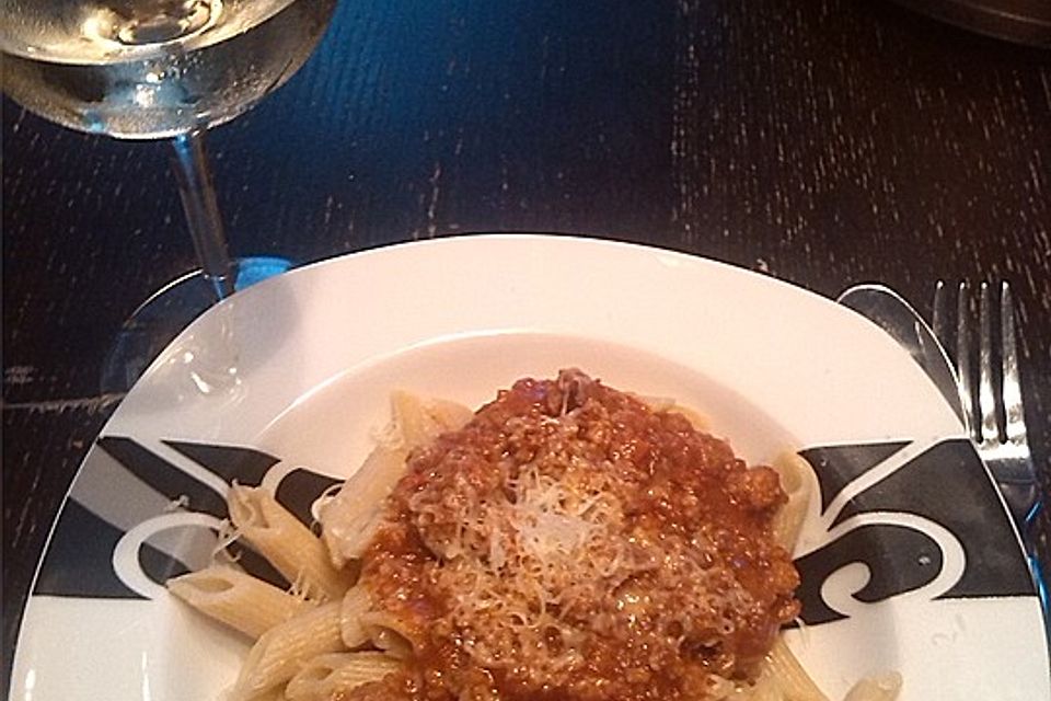 Vollkornnudeln mit Bolognesesoße und Gemüse