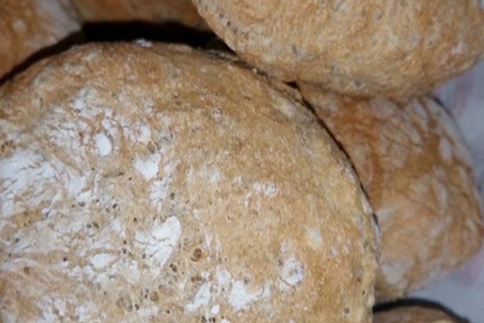 Chia-Dinkelbrötchen Chia-Dinkelbrötchen