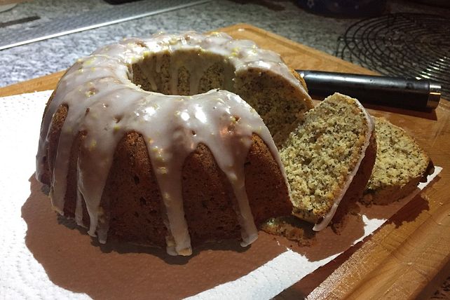 Großmutters Zitronenkuchen mit Zuckerguss von Nadjjaa| Chefkoch