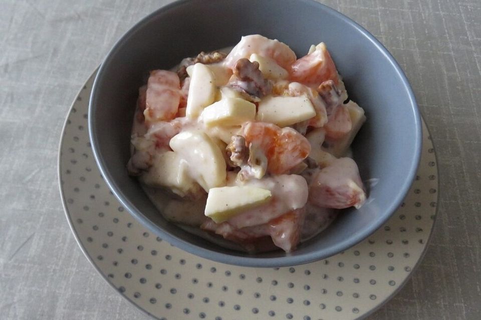 Obstsalat mit Joghurtsahne