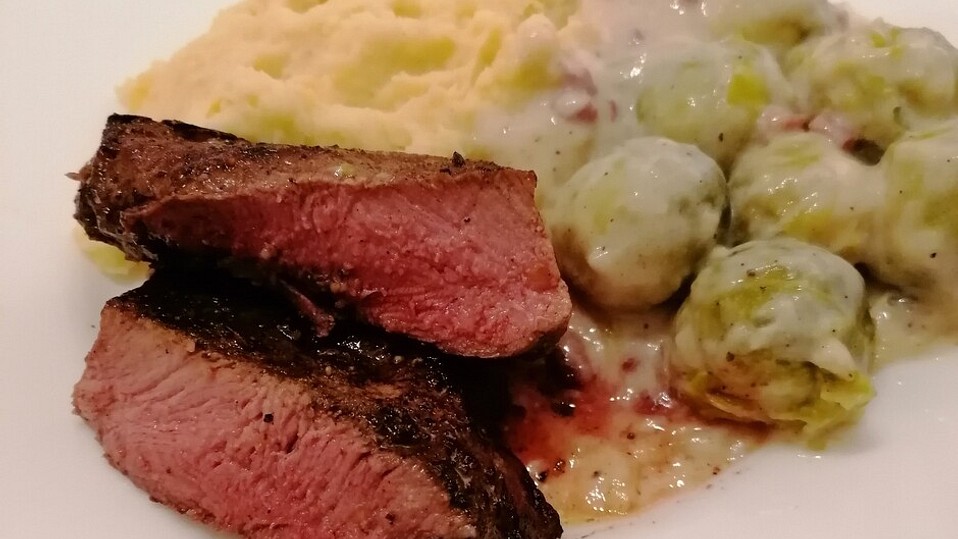 Wildschweinrückenbraten mit Rosenkohl von McMoe Wildschweinrückenbraten mit Rosenkohl von McMoe