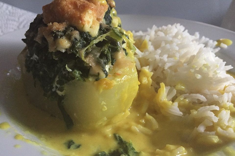 Überbackener Kohlrabi in einer fruchtigen Currysoße