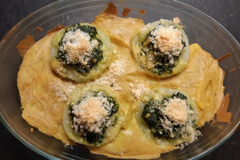 Überbackener Kohlrabi in einer fruchtigen Currysoße