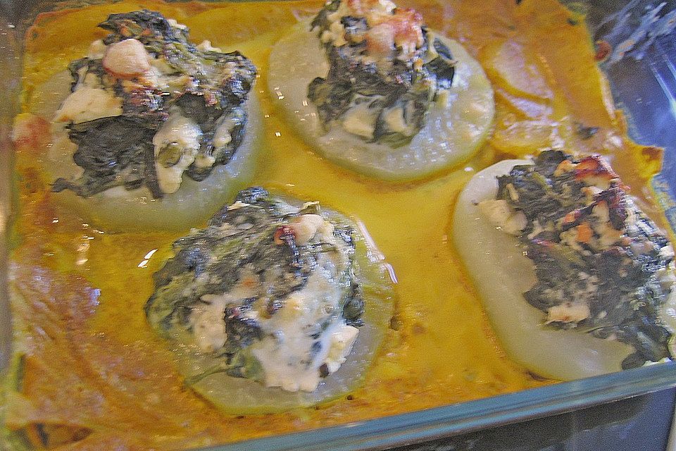 Überbackener Kohlrabi in einer fruchtigen Currysoße