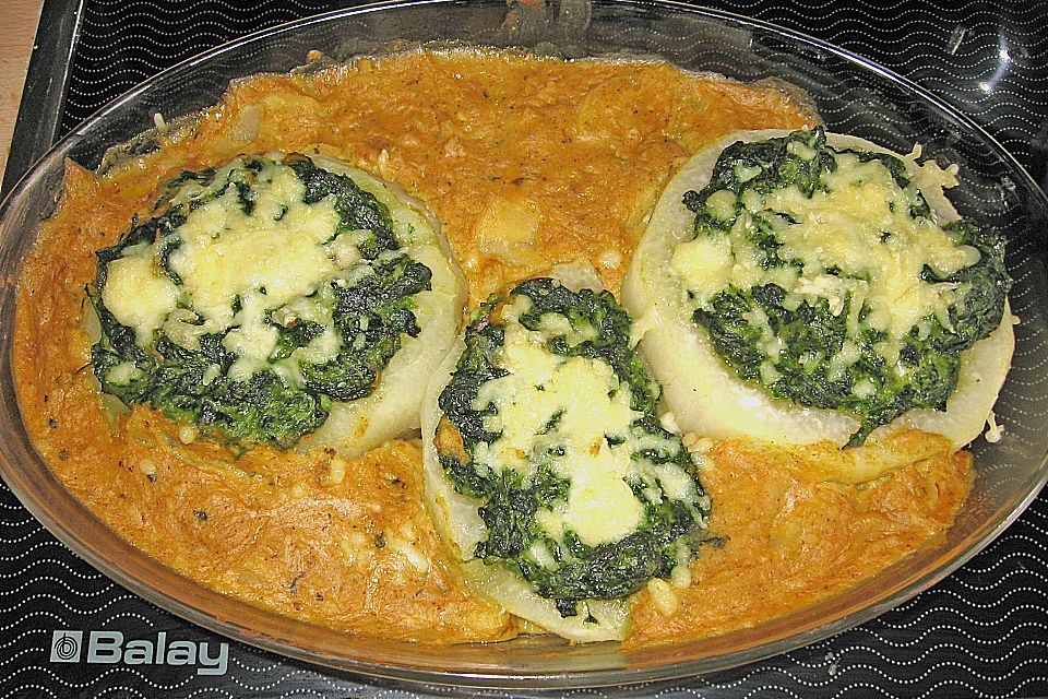 Überbackener Kohlrabi in einer fruchtigen Currysoße