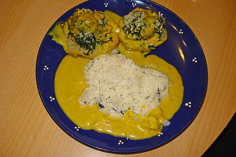 Überbackener Kohlrabi in einer fruchtigen Currysoße