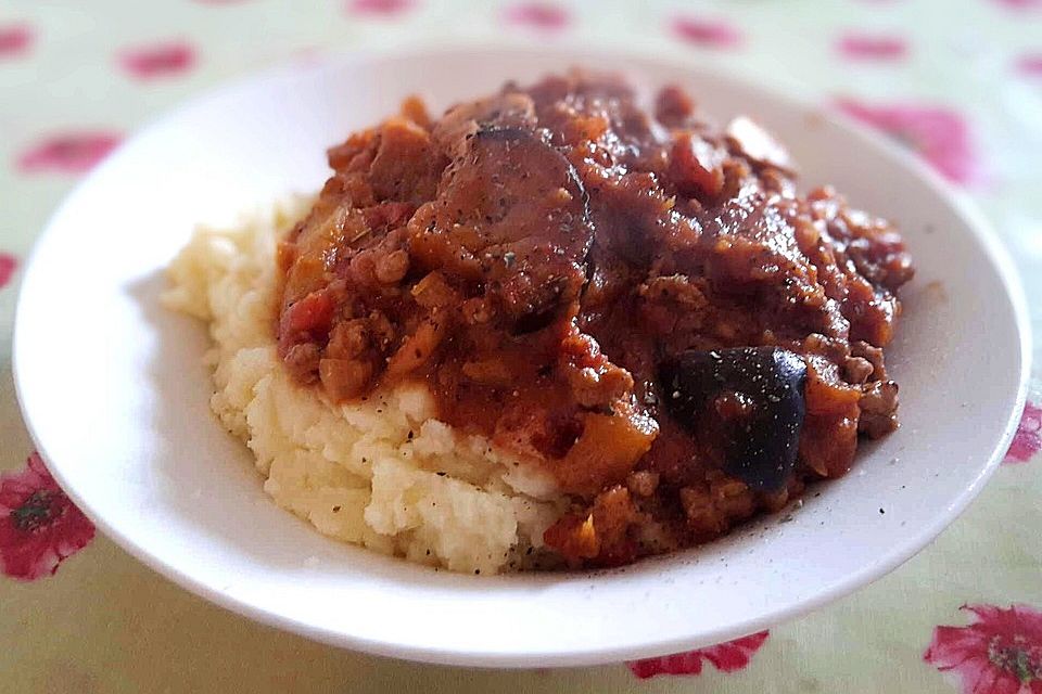 Gebratener Kürbis in Hackfleisch-Tomatensoße