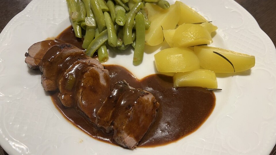 Wildschwein-Filets in Rotwein mariniert von schaech001 Wildschwein-Filets in Rotwein mariniert von schaech001