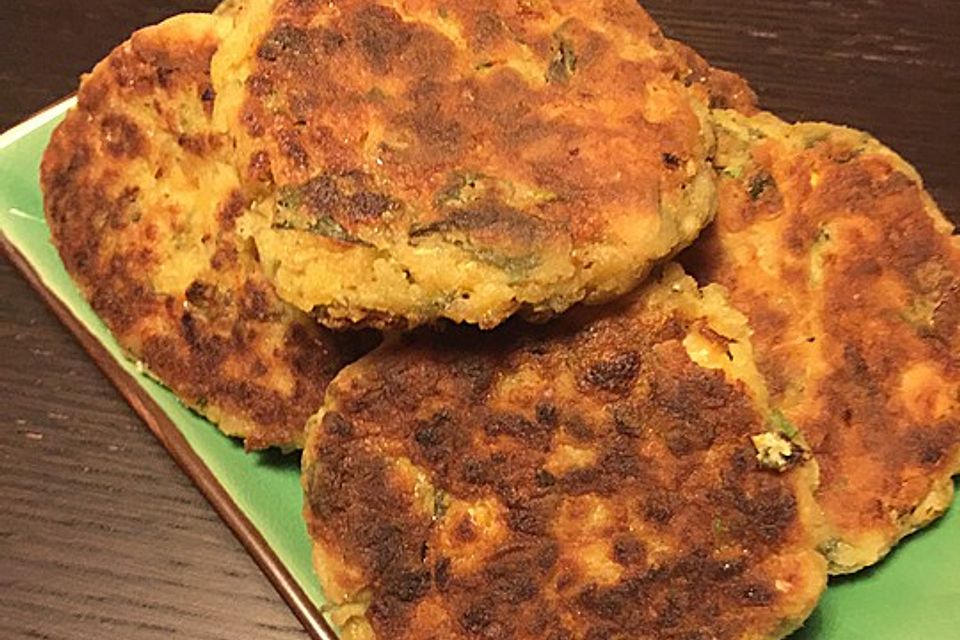 Revithokeftedes – Kichererbsenbällchen von der Insel Samos Revithokeftedes – Kichererbsenbällchen von der Insel Samos