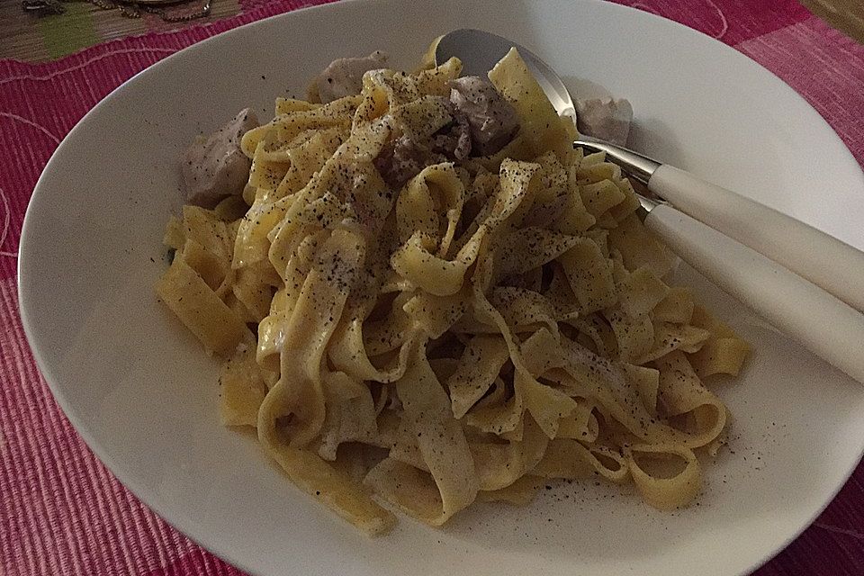 Pappardelle mit Salbei-Hähnchen