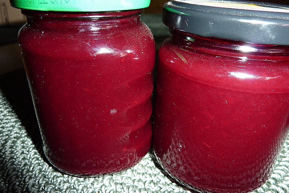 Brombeer-Birnen-Johannisbeermarmelade mit Pfiff