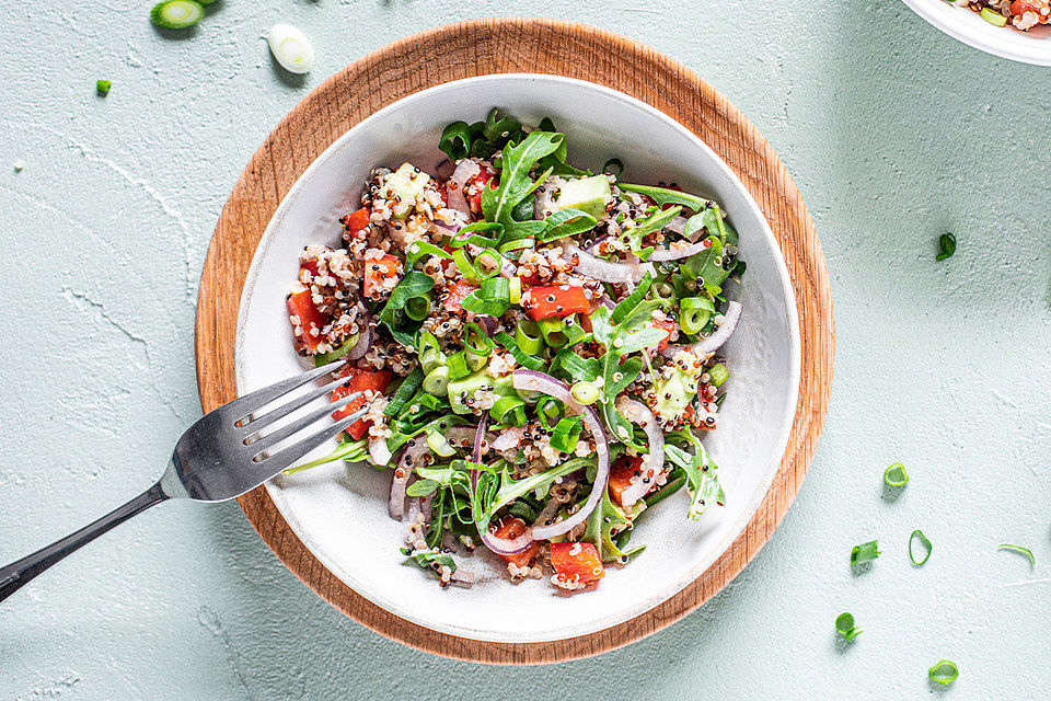 Inkasalat - würziger Quinoasalat mit Avocado und Rucola