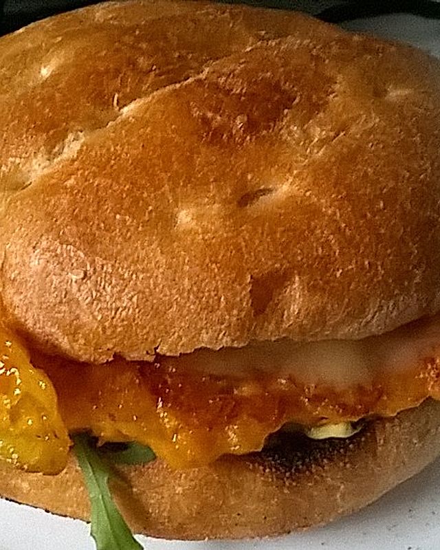 Kürbis-Burger mit Currymayonnaise und fruchtig scharfer Sauce