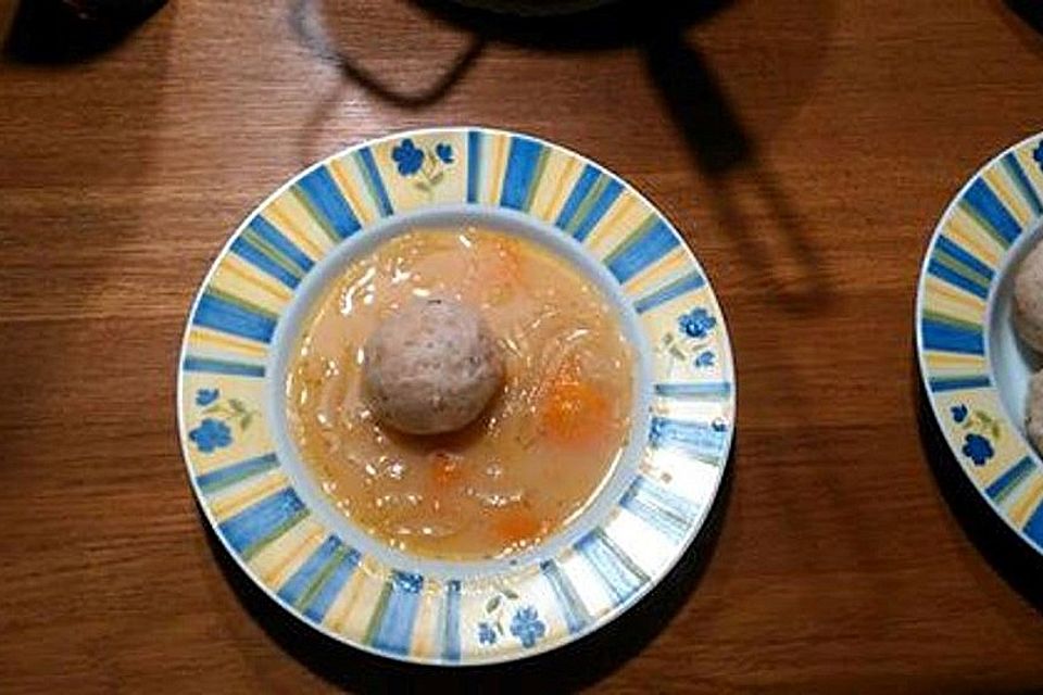 Käseknödel in Zwiebelsuppe