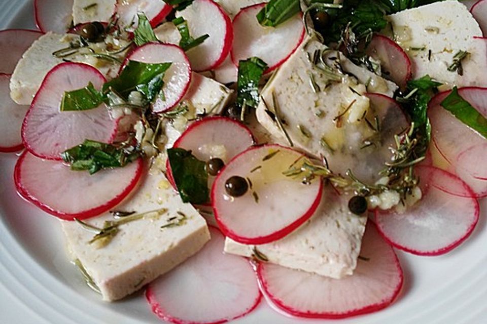 Marinierter Tofu mit Radieschen