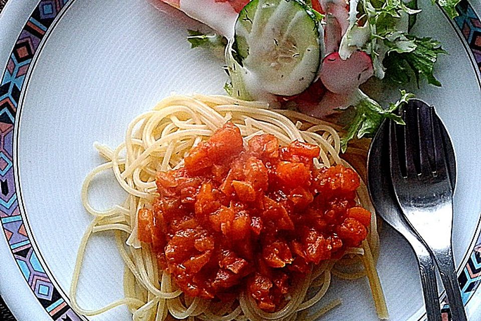 Spaghetti mit vegetarischer Möhren-Bolognese