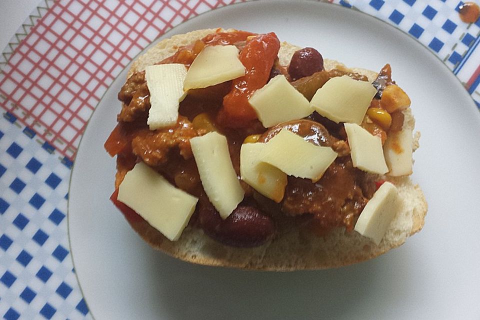 Chili-Con-Carne-Brötchen mit Käse