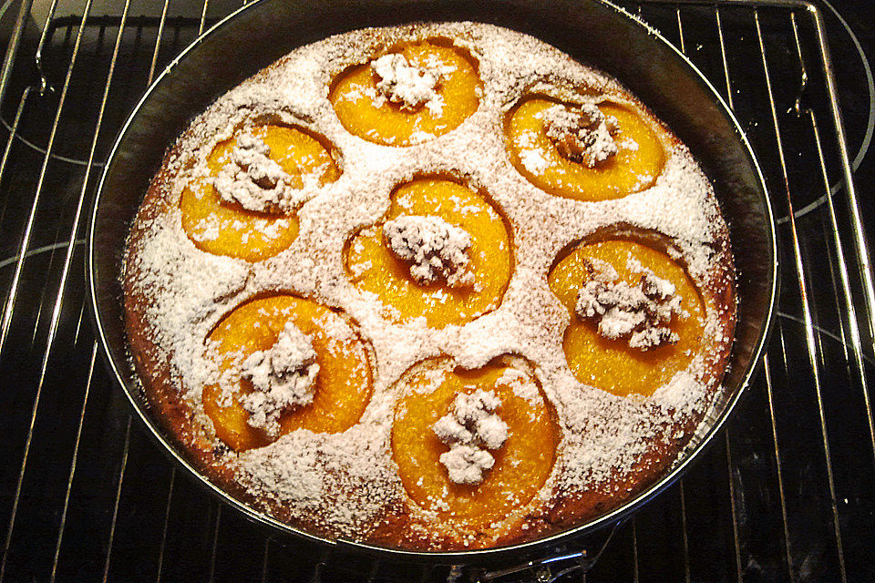 Aprikosenkuchen mit Walnüssen nach Iki