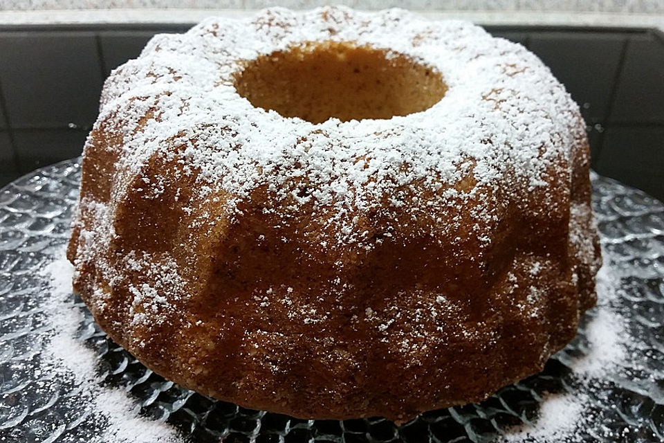 Gugelhupf mit Joghurt, Apfel und Vanille