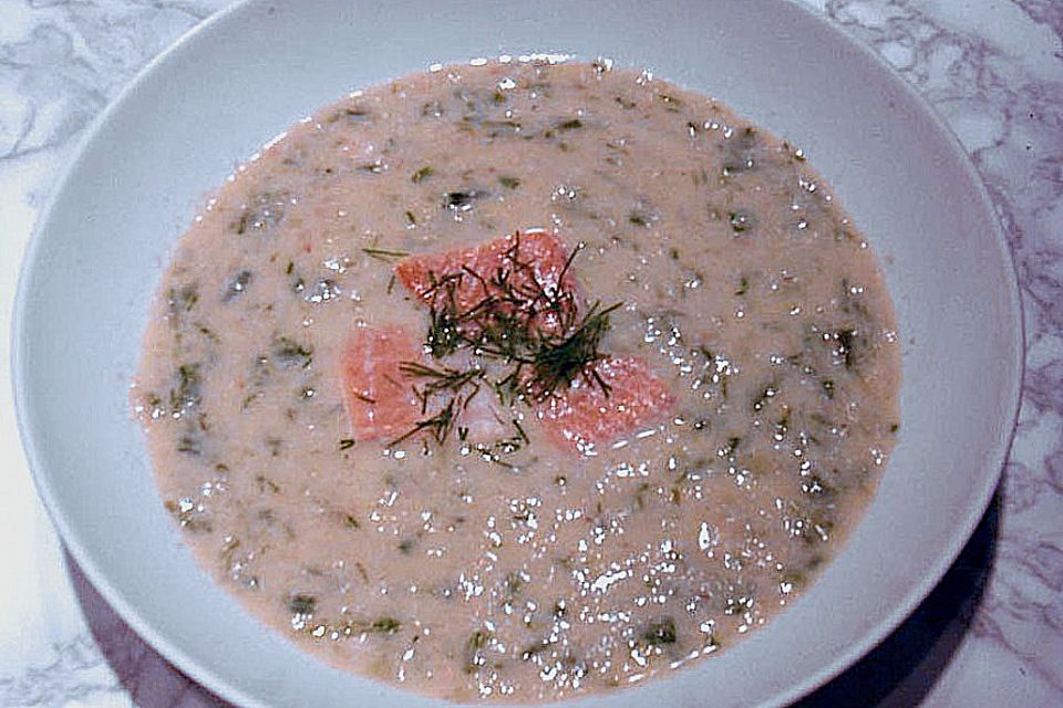 Cremesuppe von der geräucherten Forelle