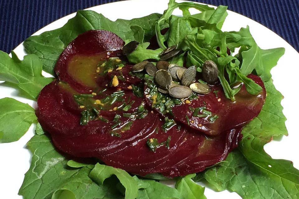 Rote Bete Carpaccio mit Matcha-Vinagrette