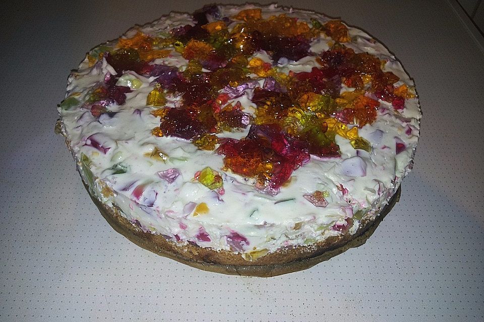 Konfettitorte mit Götterspeise und Joghurt-Sahnefüllung
