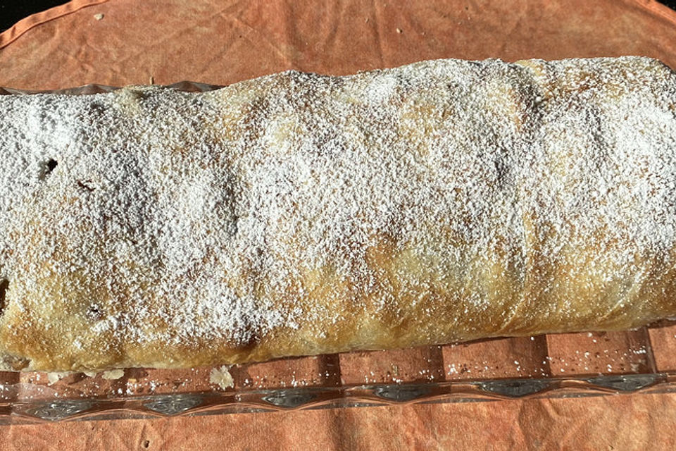 Wiener Apfelstrudel