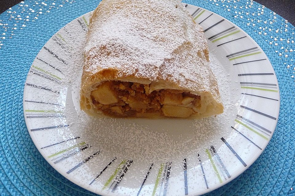 Wiener Apfelstrudel