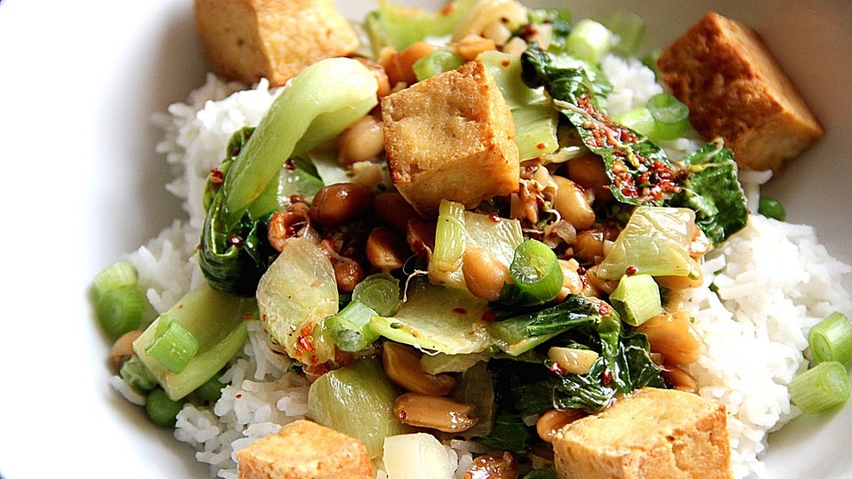 Gebratener-Tofu-mit-malaysischer-Erdnuss-Kokos-Sauce