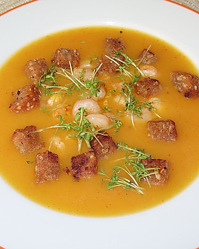 Kürbis-Karottensuppe mit Garnelen