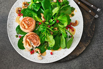 Feldsalat Mit Granatapfel Und Ziegenkase Im Speckmantel Von Schnecktron Chefkoch