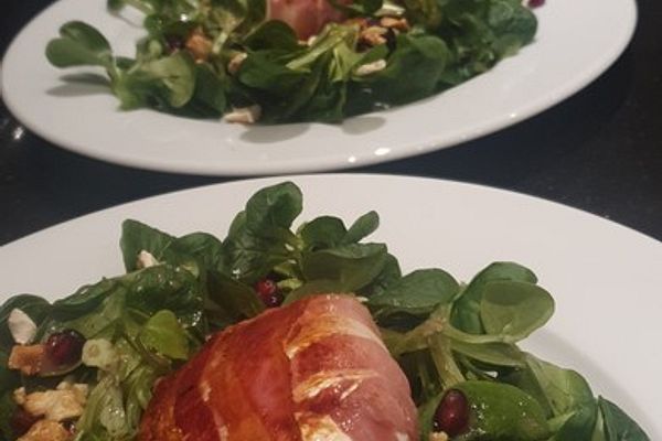 Feldsalat mit Granatapfel und Ziegenkäse im Speckmantel von Schnecktron ...