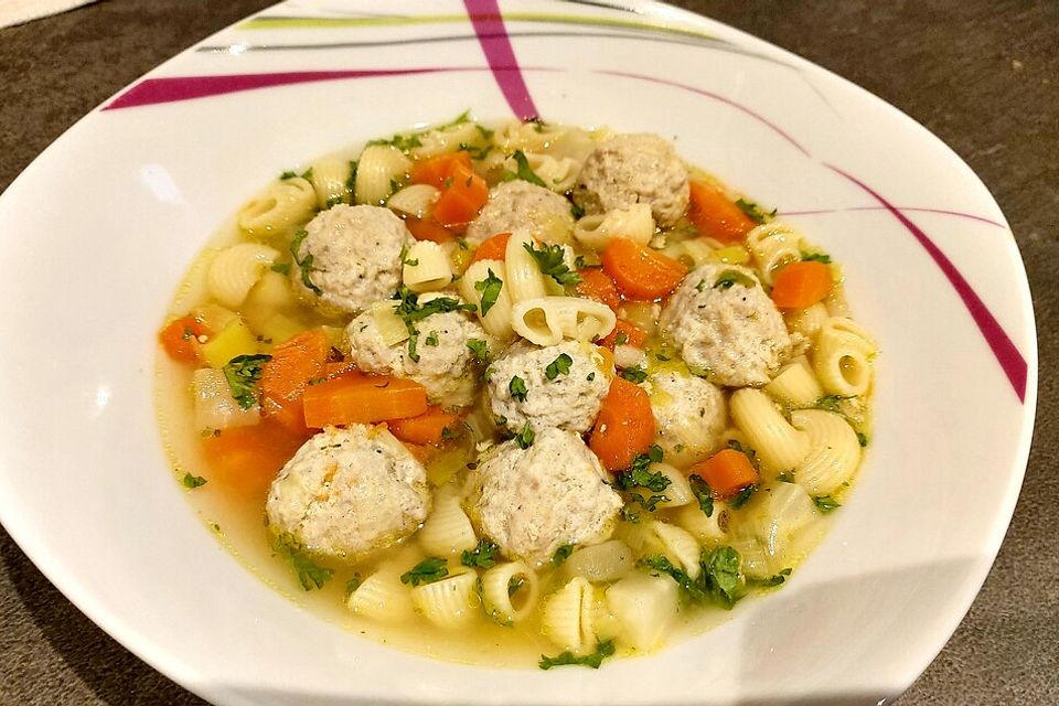 Sternchennudel-Hühnchensuppe aus dem Schnellkochtopf