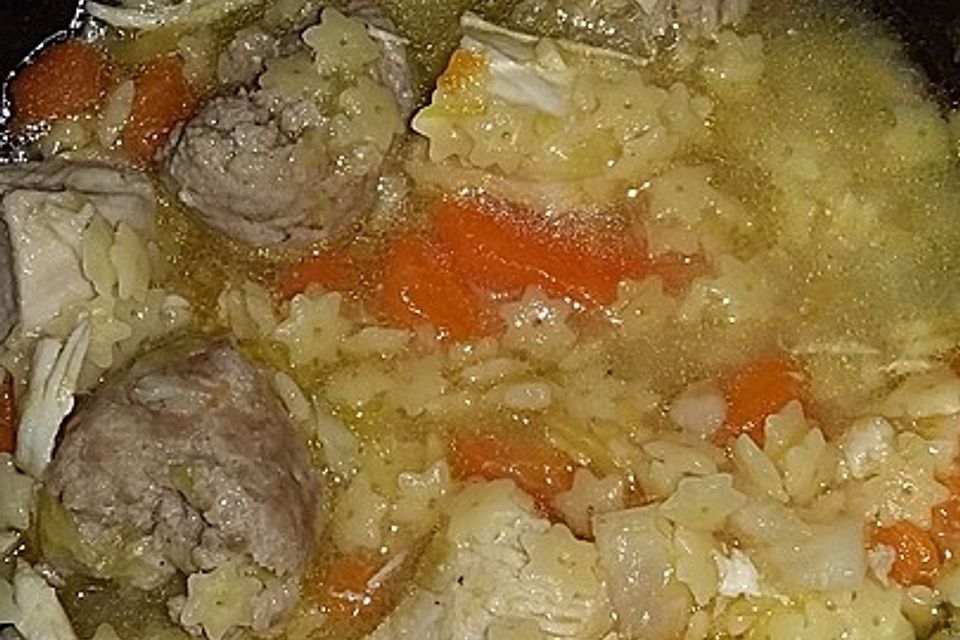 Sternchennudel-Hühnchensuppe aus dem Schnellkochtopf