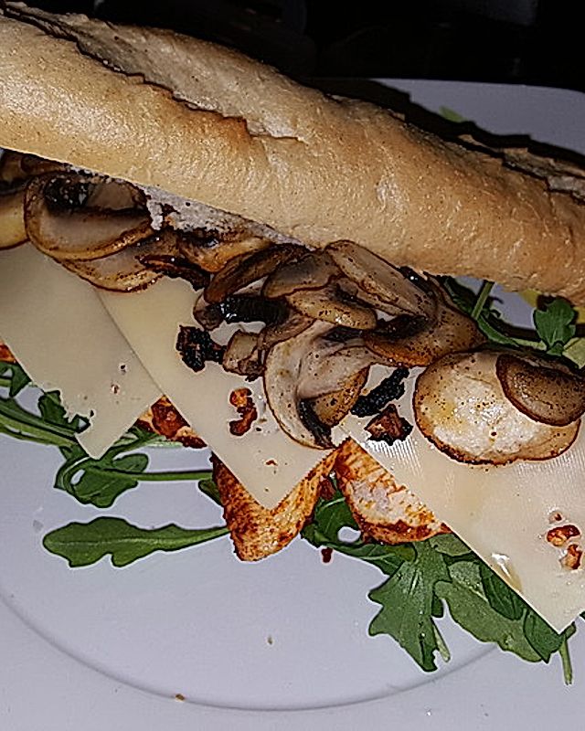 Hühnchen-Sandwich mit Gulaschmarinade