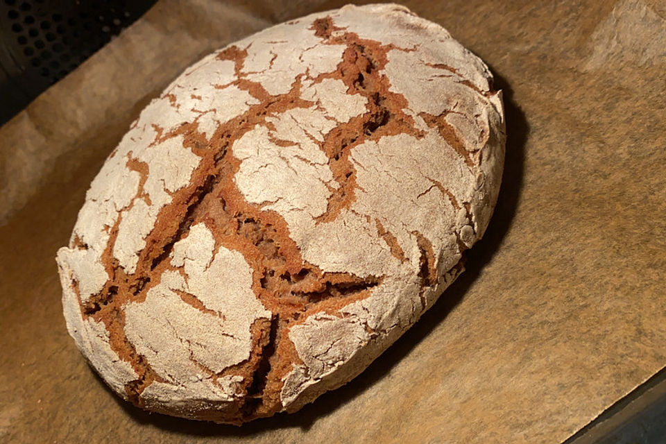 Reines Roggenbrot aus Sauerteig