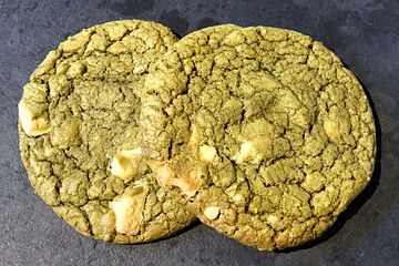 Matcha Cookies mit weißer Schokolade